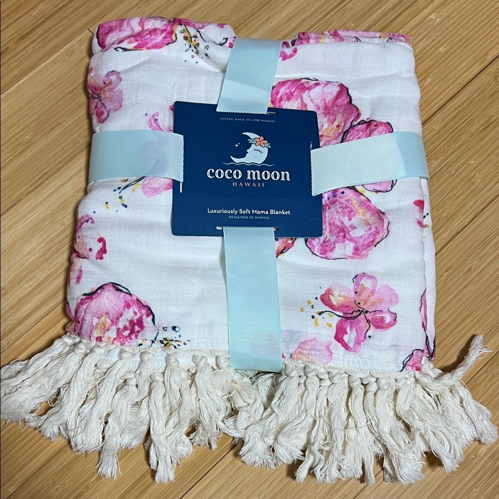 Coco moon soft mama blanket in Hibiscus